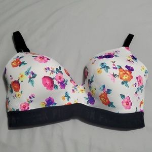 Womans wirefree floral bra
